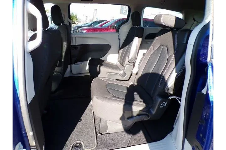 $18922 : Chrysler Voyager 2021 LX 4dr image 9