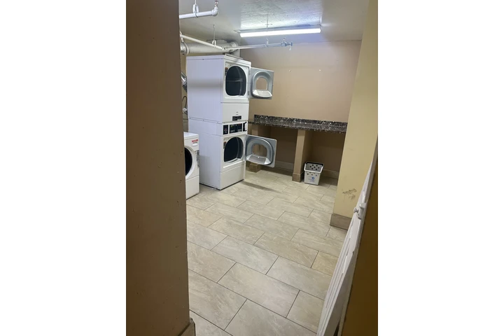 $1700 : Condominium image 7