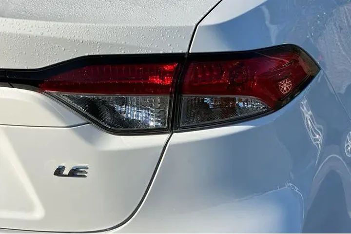 $18094 : Toyota Corolla 2020 LE 4dr S image 9