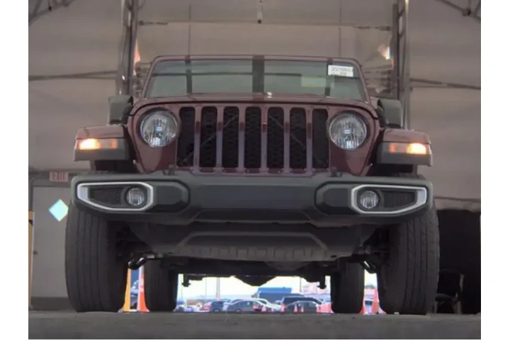 $24990 : Jeep Gladiator 2021 4x4 Spor image 3