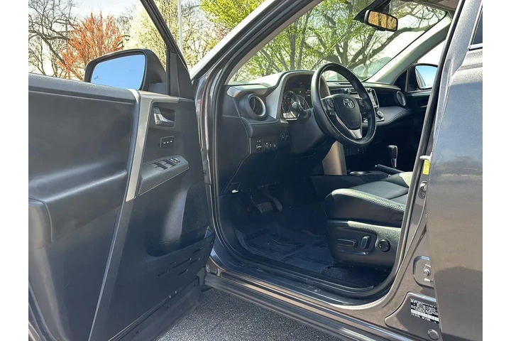 $23478 : 2014 RAV4 Limited image 2