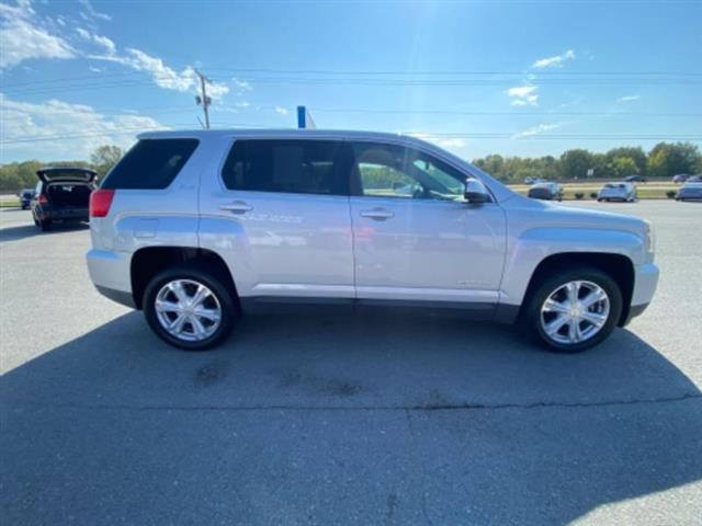 2017 GMC Terrain image 4