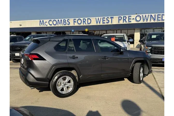 $27974 : Toyota RAV4 2021 AWD XLE 4dr image 5