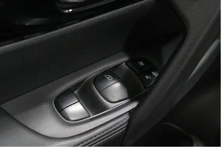 $15986 : Nissan Rogue Sport 2019 image 4