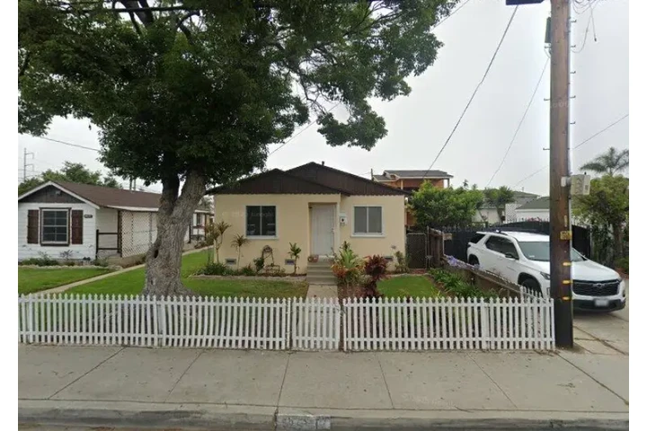 $1090 : READY FOR MOVE IN Inglewood image 1