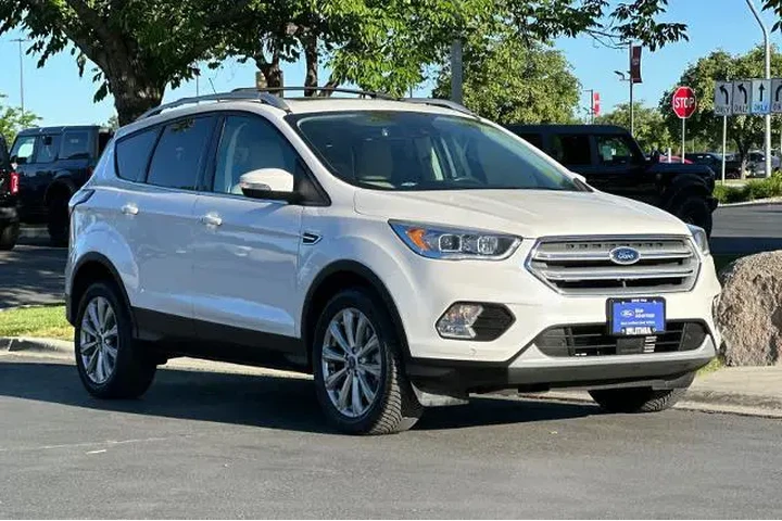 $17995 : Ford Escape 2018 AWD Titaniu image 2