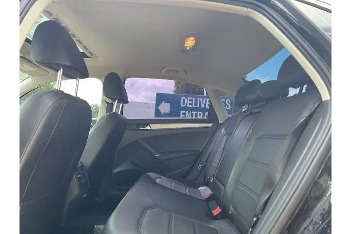 $13995 : Volkswagen Passat 2022 SE 4d image 8