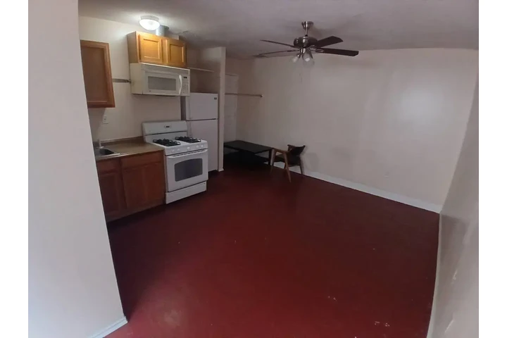 $750 : Rento estudio con bano  cocina image 1