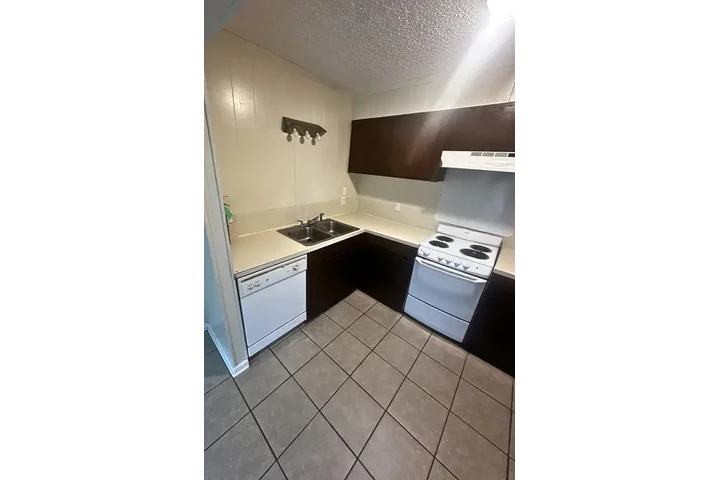 $1100 : Cozy 2-Bedroom and 1-Bathroom image 4
