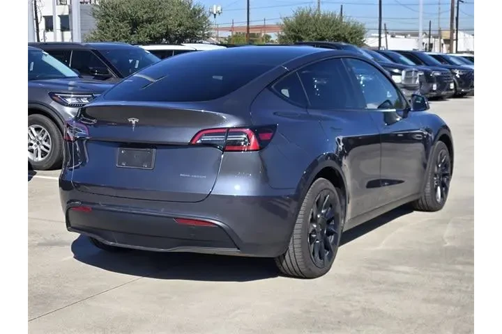 $29324 : Tesla Model Y 2022 AWD Long image 7