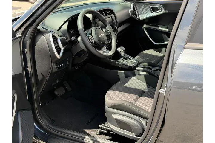 $17988 : Kia Soul 2024 LX 4dr Crossov image 10
