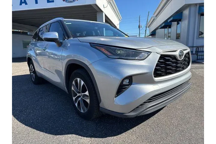 $24895 : Toyota Highlander 2021 XLE 4 image 3