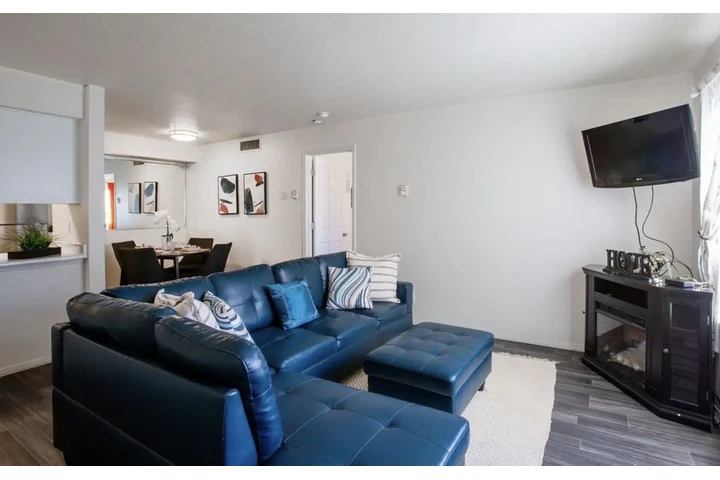 $1400 : One bed room image 5