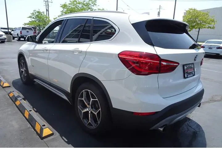 $15990 : 2017 BMW X1 image 6
