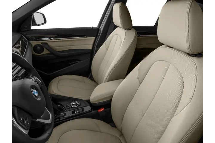 $1000 : BMW X1 2017 AWD xDrive28i 4d image 9