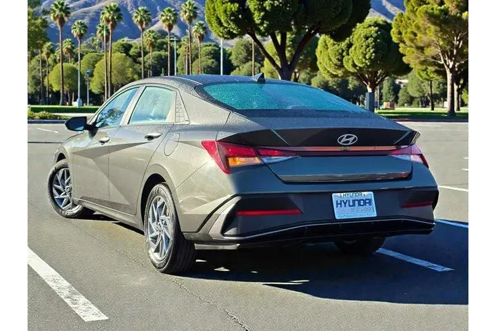 $17900 : Hyundai ELANTRA 2024 SEL 4dr image 7