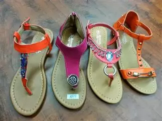 $3.5 : SANDALIAS DE DAMAS LIQUIDACION image 1