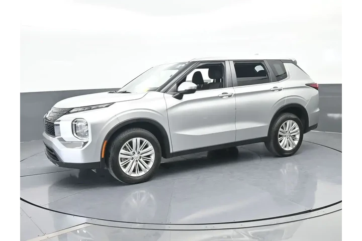 $17996 : Mitsubishi Outlander 2024 ES image 2