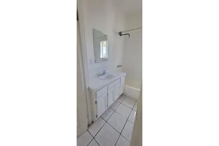 L.A. CASITA DE RENTA image 7