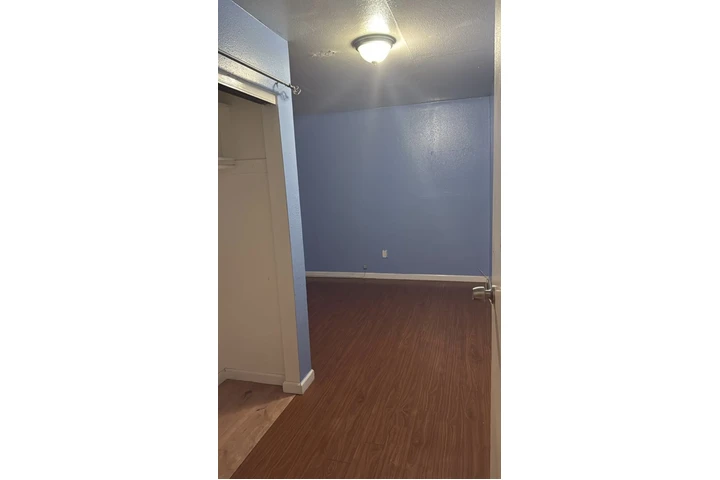 $750 : SE RENTA CUARTO EN SOUTH GATE image 1