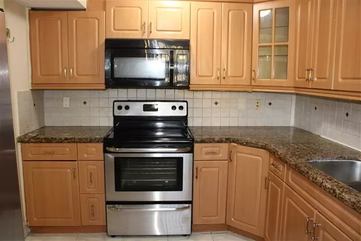 $2300 : North Miami Beach. Aventura image 5
