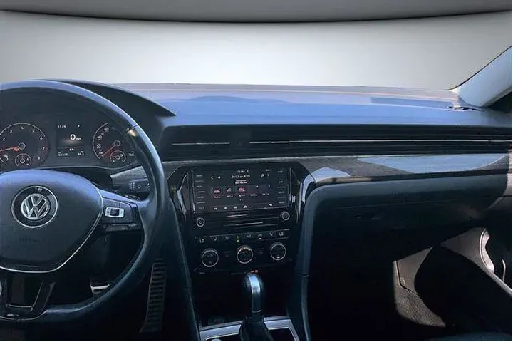 $16000 : Volkswagen Passat 2020 R-Lin image 9