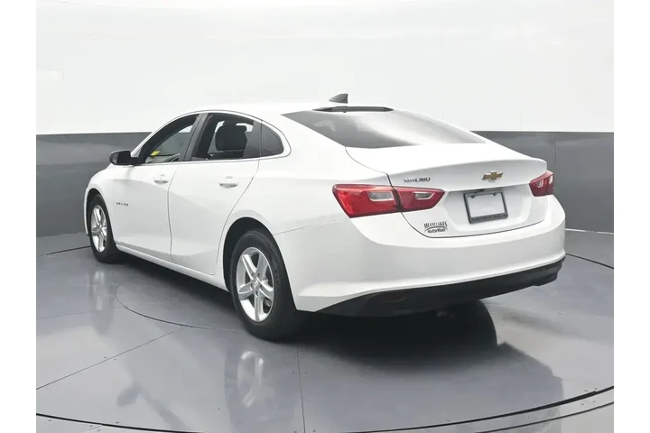 $12396 : Chevrolet Malibu 2022 LS 4dr image 4