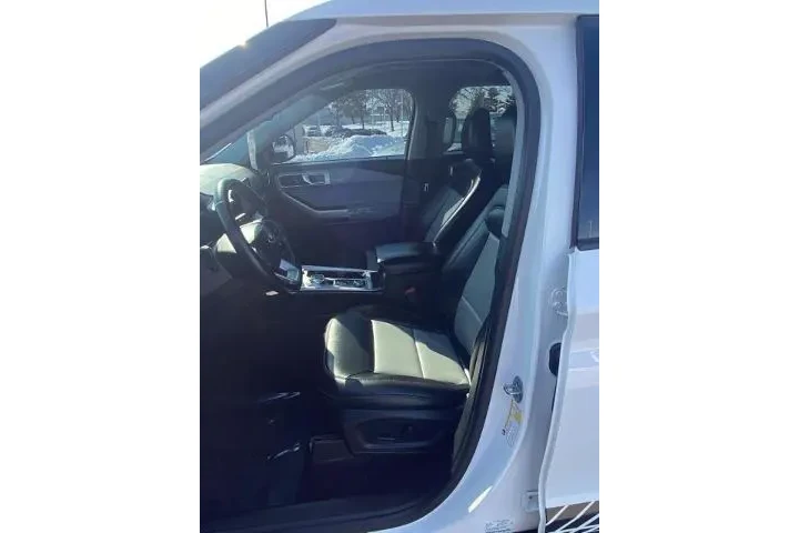 $29748 : Ford Explorer 2022 AWD XLT 4 image 5