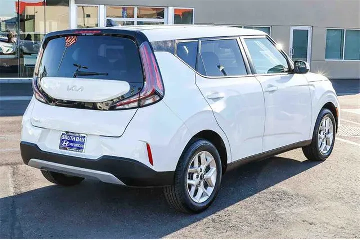 $14999 : Kia Soul 2024 LX 4dr Crossov image 6