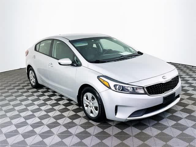 $9799 : PRE-OWNED 2017 KIA FORTE LX image 1