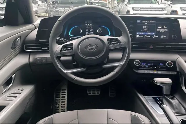 $22812 : Hyundai ELANTRA 2025 SEL Spo image 6
