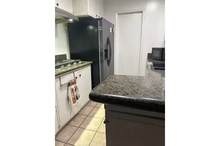 ANAHEIM SE RENTA CUARTO image 5