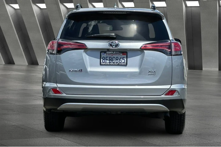 $26000 : Toyota RAV4 2018 AWD XLE 4dr image 9