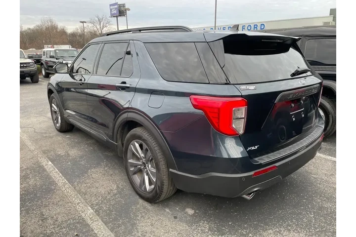 $33088 : Ford Explorer 2023 XLT 4dr S image 2