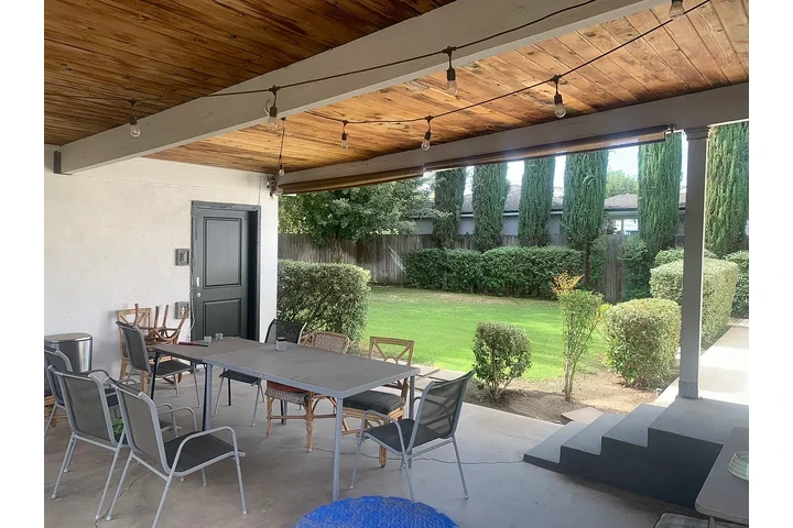 $1200 : Available 3 & 2 BEDROOM image 2