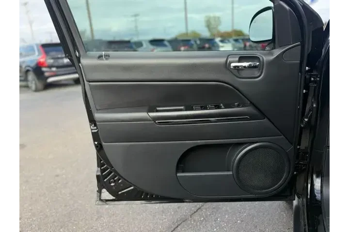 $8000 : Jeep Compass 2012 4x4 Limite image 9