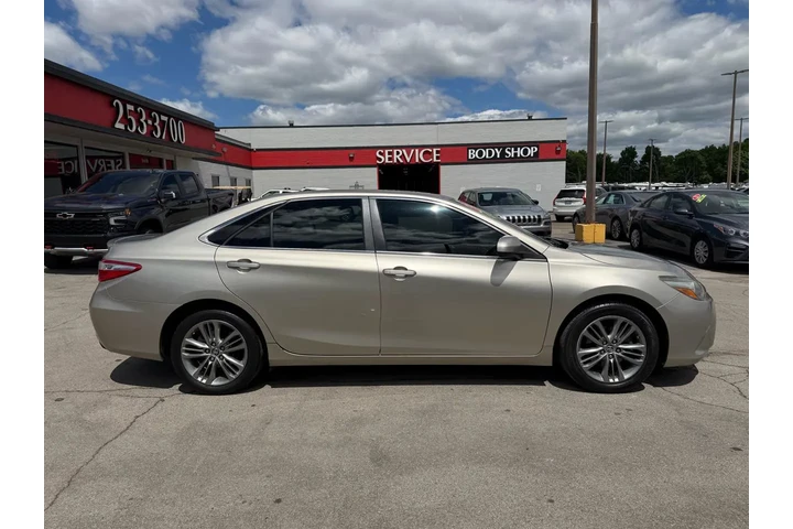 $10980 : 2015 Camry SE image 1