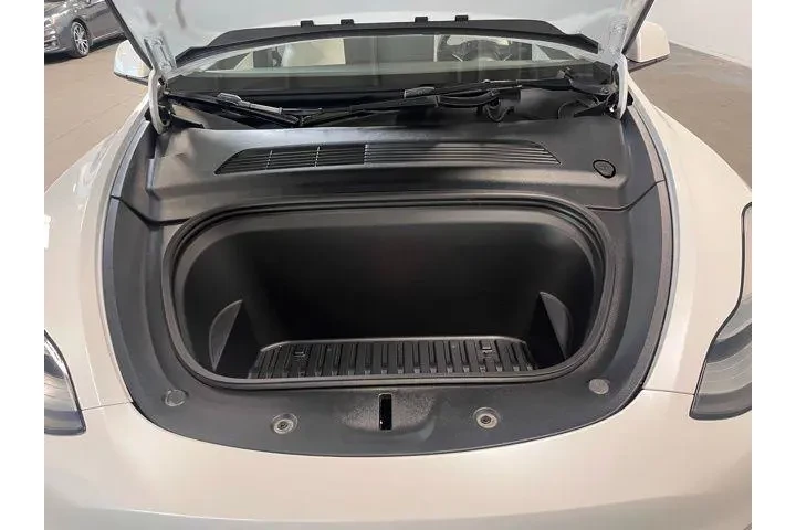 $29978 : Tesla Model Y 2021 AWD Long image 9