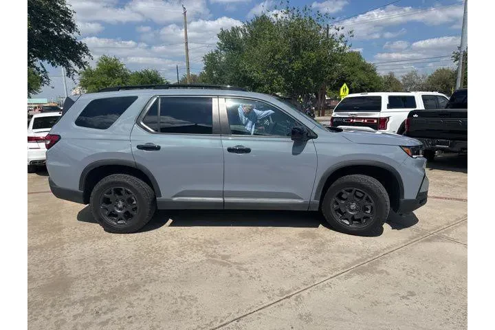 $39549 : Honda Pilot 2024 AWD TrailSp image 1
