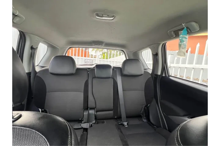 $3900 : Mitsubishi Outlander 2010 image 6