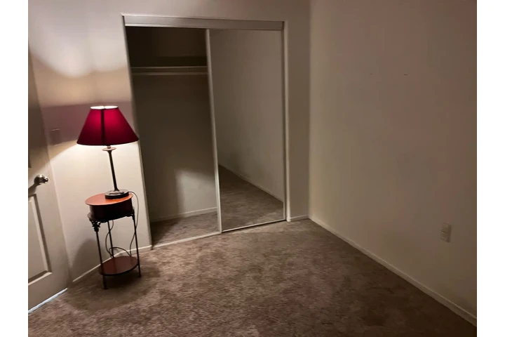 $1000 : Se Renta Recamara image 1