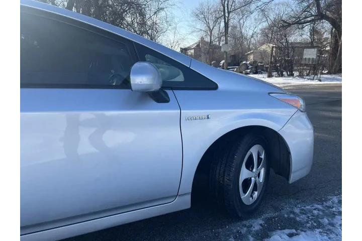 $13997 : 2015 Prius Four image 10