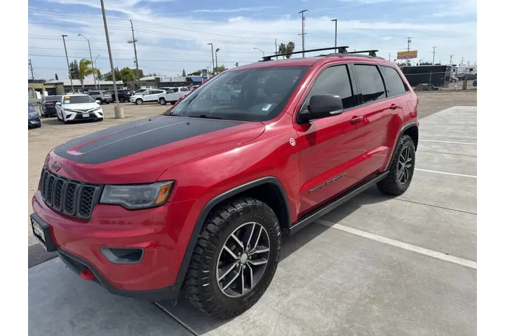 $17999 : 2017 Grand Cherokee Trailhawk image 1