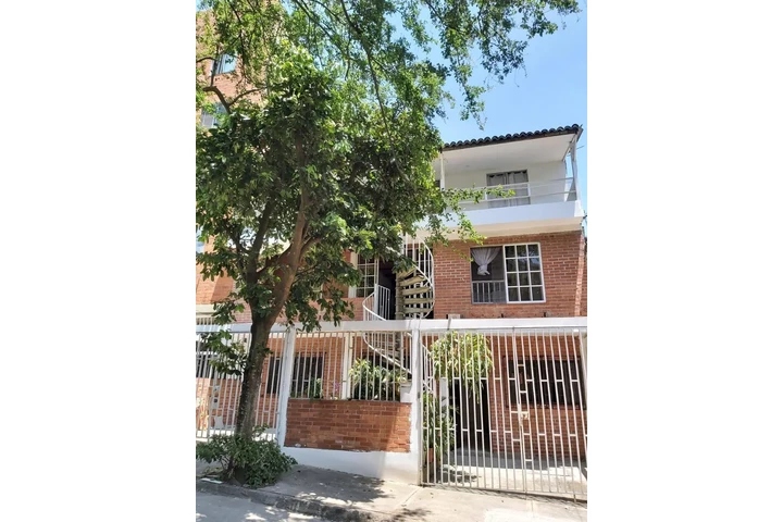 $1300000 : Servicios incluido1piso norte image 1