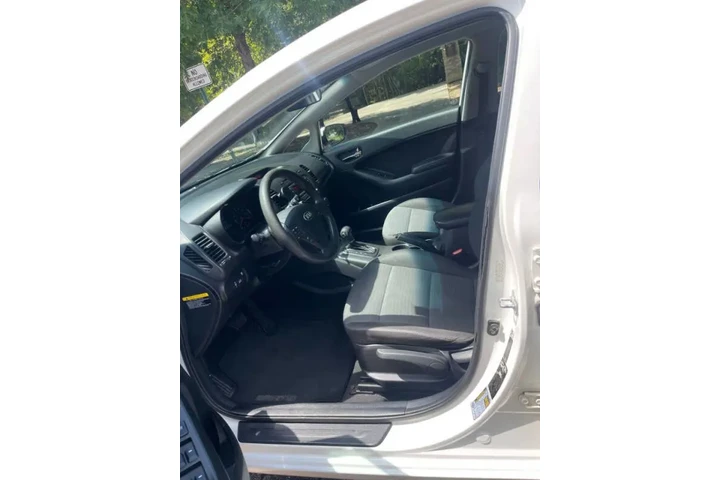$4500 : 2015 Forte LX image 6