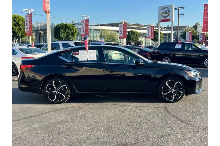 $21998 : Nissan Altima 2024 2.5 SR 4d image 7