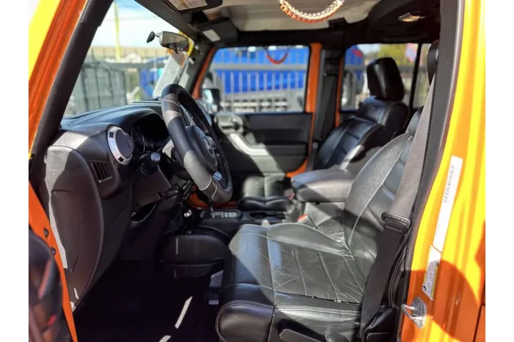 $12995 : 2012 Wrangler Unlimited Sahara image 10