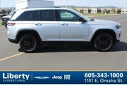 $34999 : Jeep Grand Cherokee 2024 4x4 thumbnail