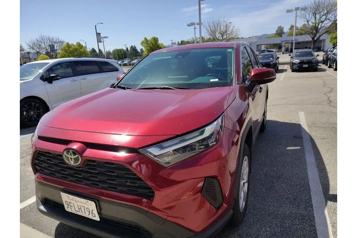 $27578 : Toyota RAV4 2023 AWD LE 4dr image 1