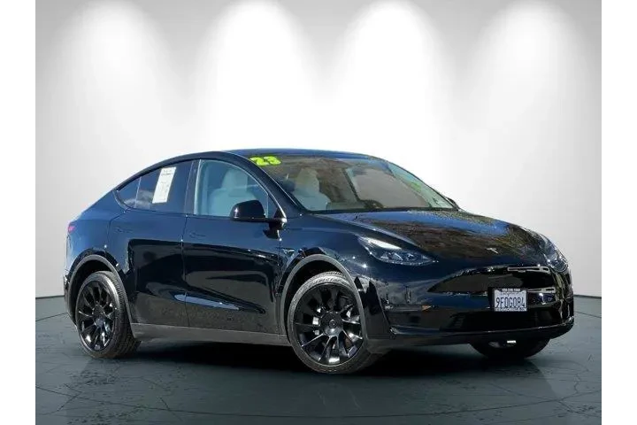 $33997 : Tesla Model Y 2023 AWD 4dr C image 2